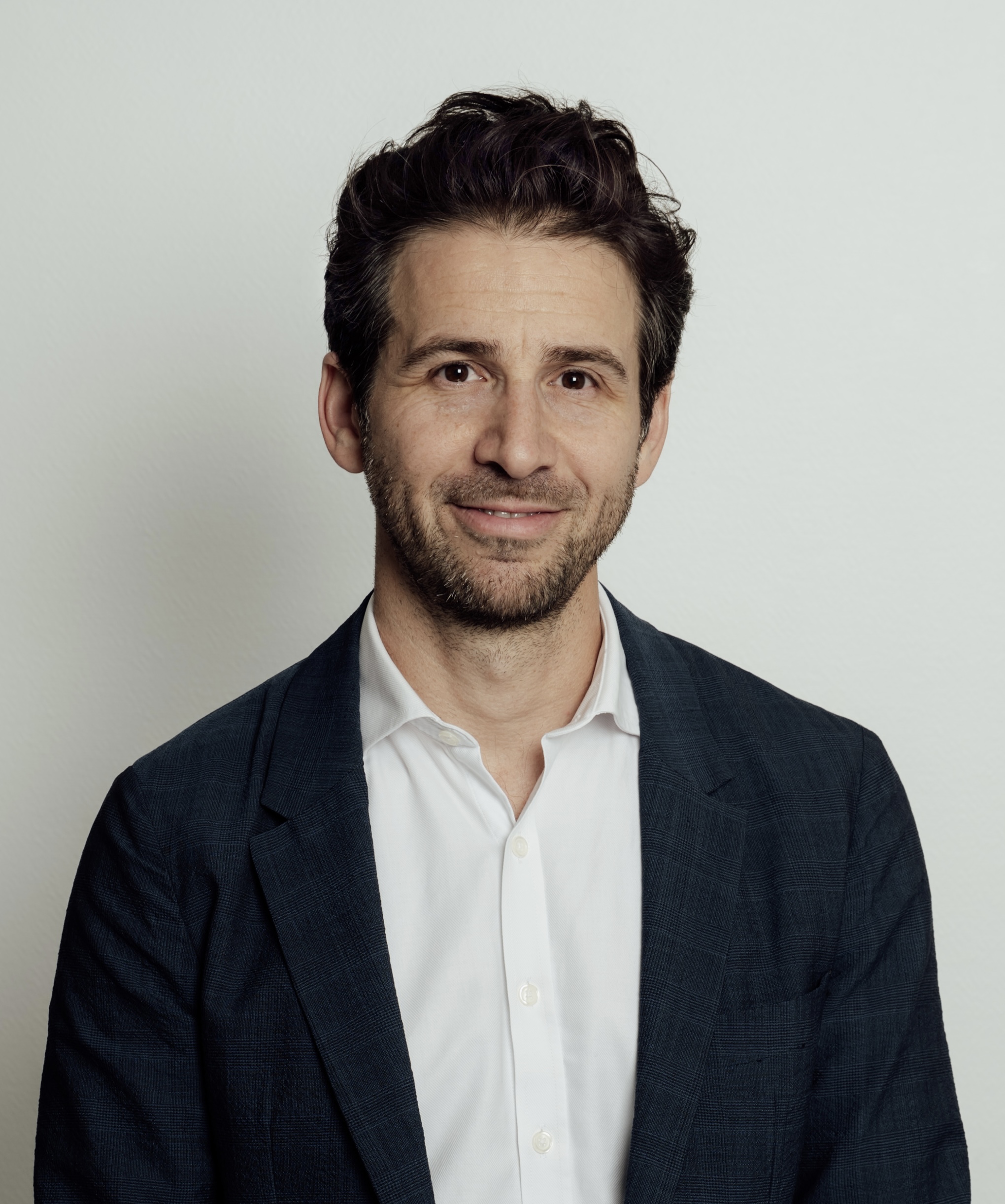 Dr Dan Stopek — chirurgien ophtalmologue à Paris